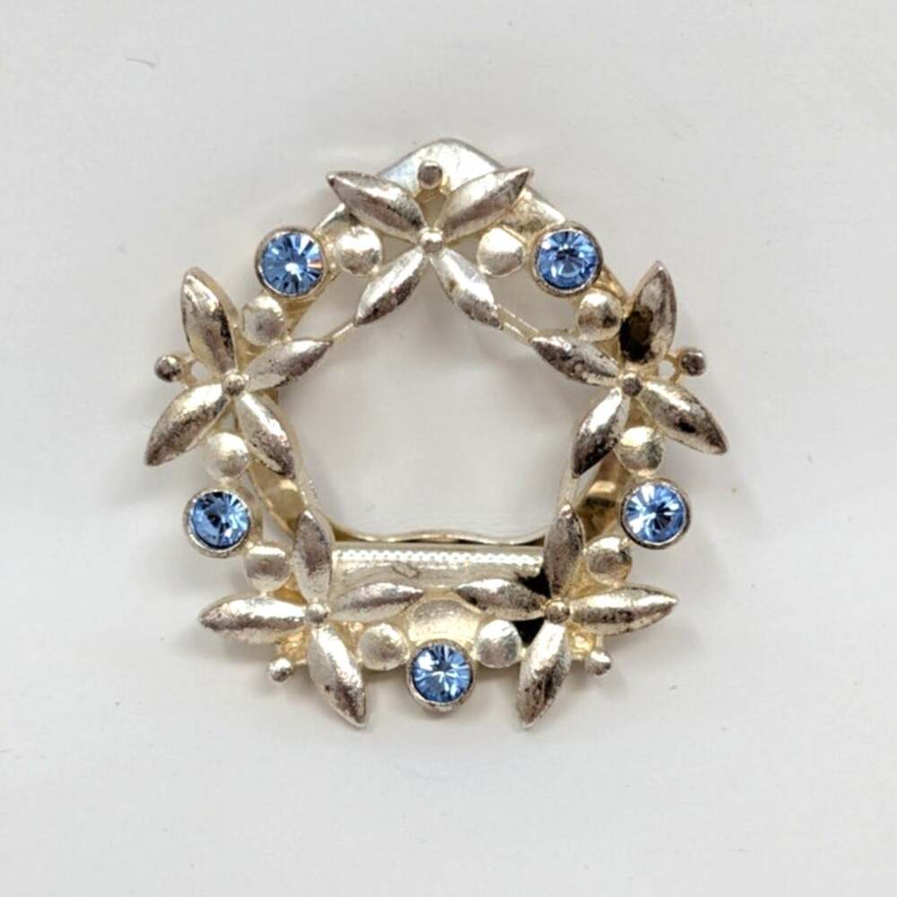 Vintage 1950s Silver Tone Floral Wreath Scarf Clip Blue Rhinestones